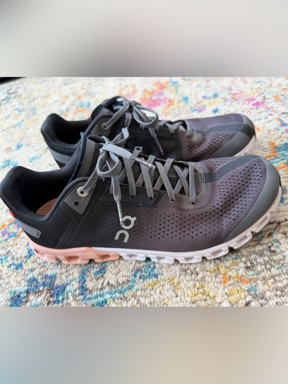 On cloudflow women’s sneakers, size 10.5, dark gray and rose